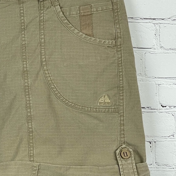 Nike ACG Ripstop Hiking Shorts Tan Mid Rise Cuffed Stretch Casual Size 14 - Picture 3 of 12
